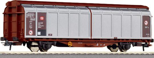 Slide wall Box car with red DB logo<br /><a href='images/pictures/Roco/66576.jpg' target='_blank'>Full size image</a>